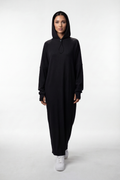 Geripptes Stretch-Kleid mit Kapuze und langen Ärmeln – bequem, elastisch und ideal für moderne, warme Alltagslooks