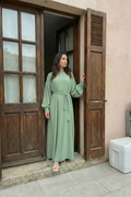 Elegantes Maxikleid Abaya mit geradem Schnitt, Taillengürtel und Reißverschluss – klassischer, fließender Look aus Polyester
