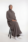 Elegante Damen Abaya in Taupe aus Baumwolle mit lockerem Schnitt für Alltag und Gebet