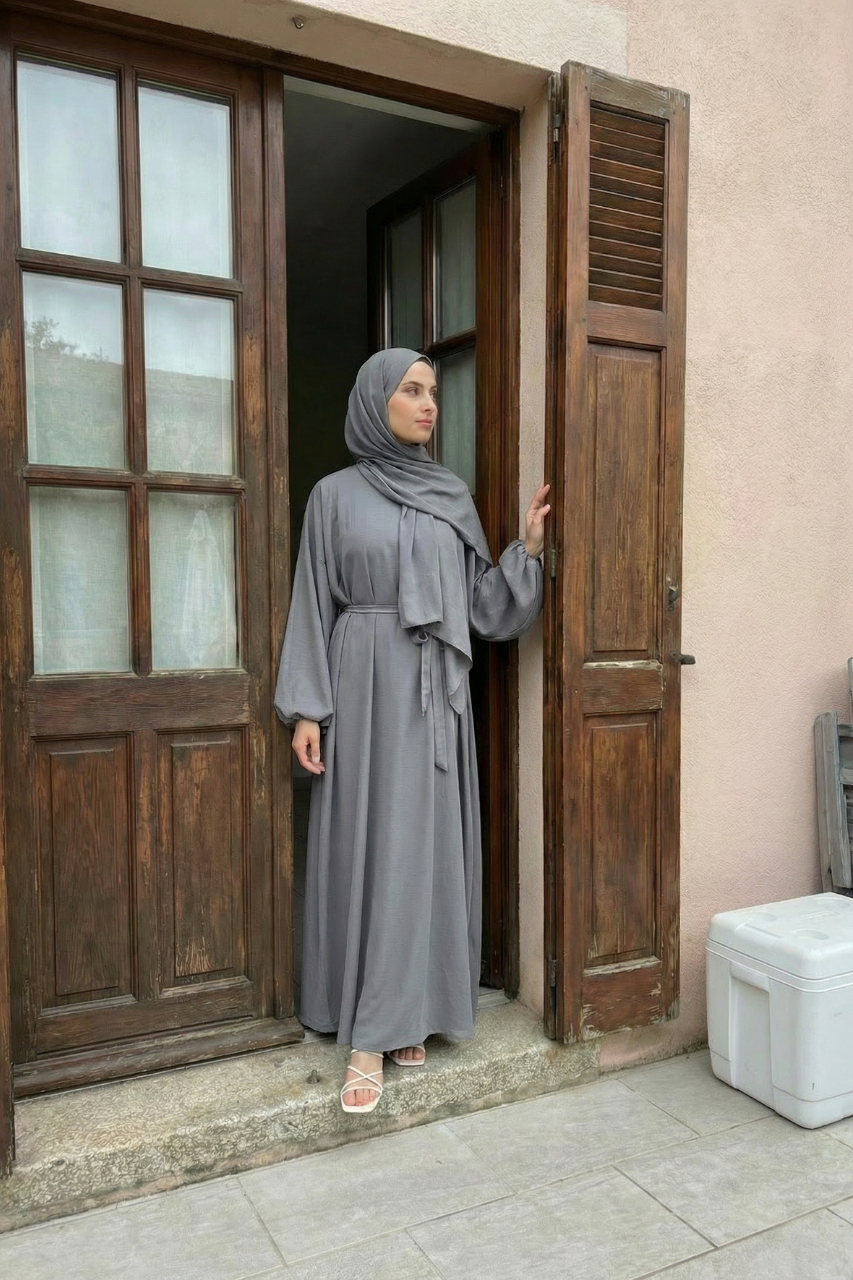Elegante Abaya mit fließendem Schnitt, Rückenfalten und Reißverschluss – inklusive Schal, bequem und vielseitig für Alltag, Gebet und besondere Anlässe