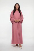 Rosé Abaya Rose Elegance mit fließendem Schnitt und Ballonärmeln – elegantes, feminines Kleid für festliche und stilvolle Looks