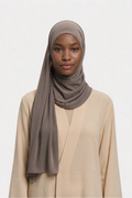 Jersey Schal Graubeige von SE Merci – Jersey Hijab am Model getragen
