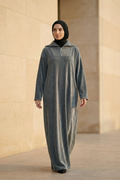 Langes Rippensamtkleid mit Stehkragen, Reißverschluss und Taillengürtel – weiches, warmes Kleid für kalte Tage