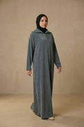 Langes Rippensamtkleid mit Stehkragen, Reißverschluss und Taillengürtel – weiches, warmes Kleid für kalte Tage