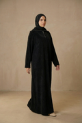 Langes Rippensamtkleid mit Stehkragen, Reißverschluss und Taillengürtel – weiches, warmes Kleid für kalte Tage