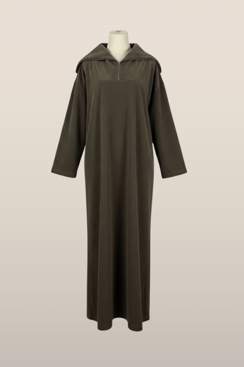 Langes Rippensamtkleid mit Stehkragen, Reißverschluss und Taillengürtel – weiches, warmes Kleid für kalte Tage