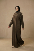 Langes Rippensamtkleid mit Stehkragen, Reißverschluss und Taillengürtel – weiches, warmes Kleid für kalte Tage