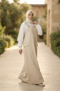 Latzkleid aus Gabardine mit quadratischem Ausschnitt, verstellbaren Trägern und Taschen – sportlich-lässiger Freizeitlook für vielseitige Kombinationen