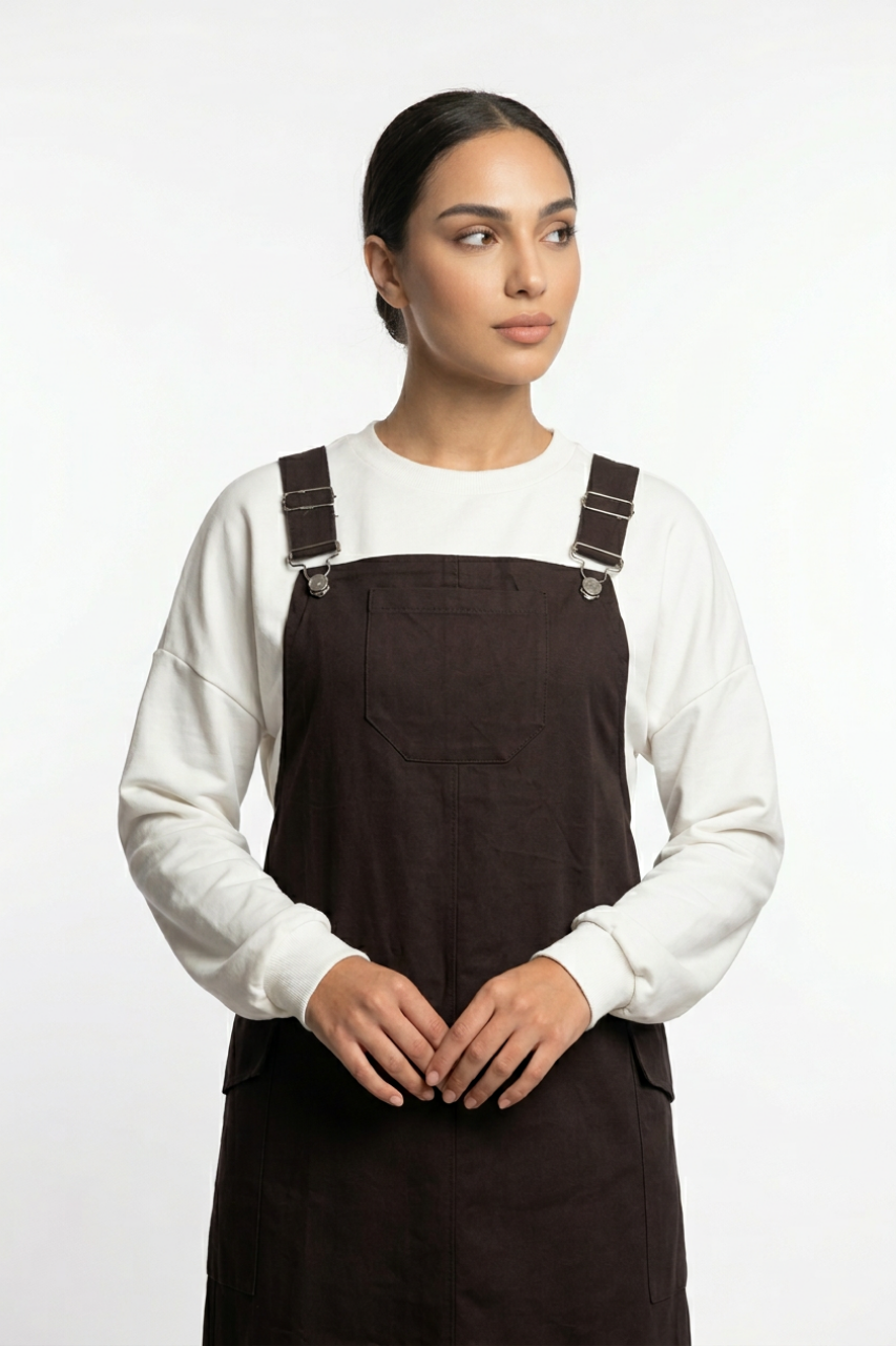 Latzkleid aus Gabardine mit quadratischem Ausschnitt, verstellbaren Trägern und Taschen – sportlich-lässiger Freizeitlook für vielseitige Kombinationen