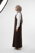 Latzkleid aus Gabardine mit quadratischem Ausschnitt, verstellbaren Trägern und Taschen – sportlich-lässiger Freizeitlook für vielseitige Kombinationen