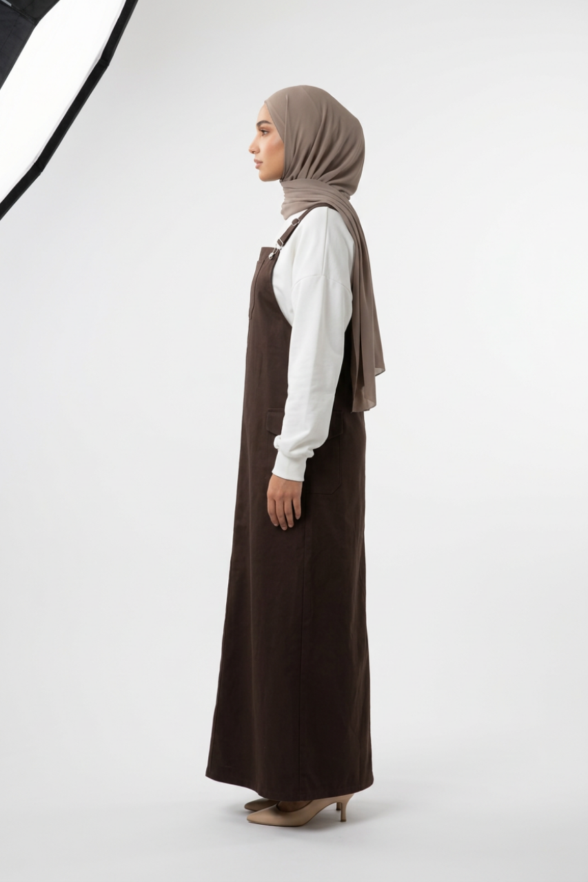 Latzkleid aus Gabardine mit quadratischem Ausschnitt, verstellbaren Trägern und Taschen – sportlich-lässiger Freizeitlook für vielseitige Kombinationen