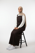 Latzkleid aus Gabardine mit quadratischem Ausschnitt, verstellbaren Trägern und Taschen – sportlich-lässiger Freizeitlook für vielseitige Kombinationen