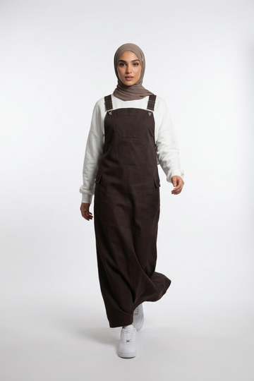 Latzkleid aus Gabardine mit quadratischem Ausschnitt, verstellbaren Trägern und Taschen – sportlich-lässiger Freizeitlook für vielseitige Kombinationen