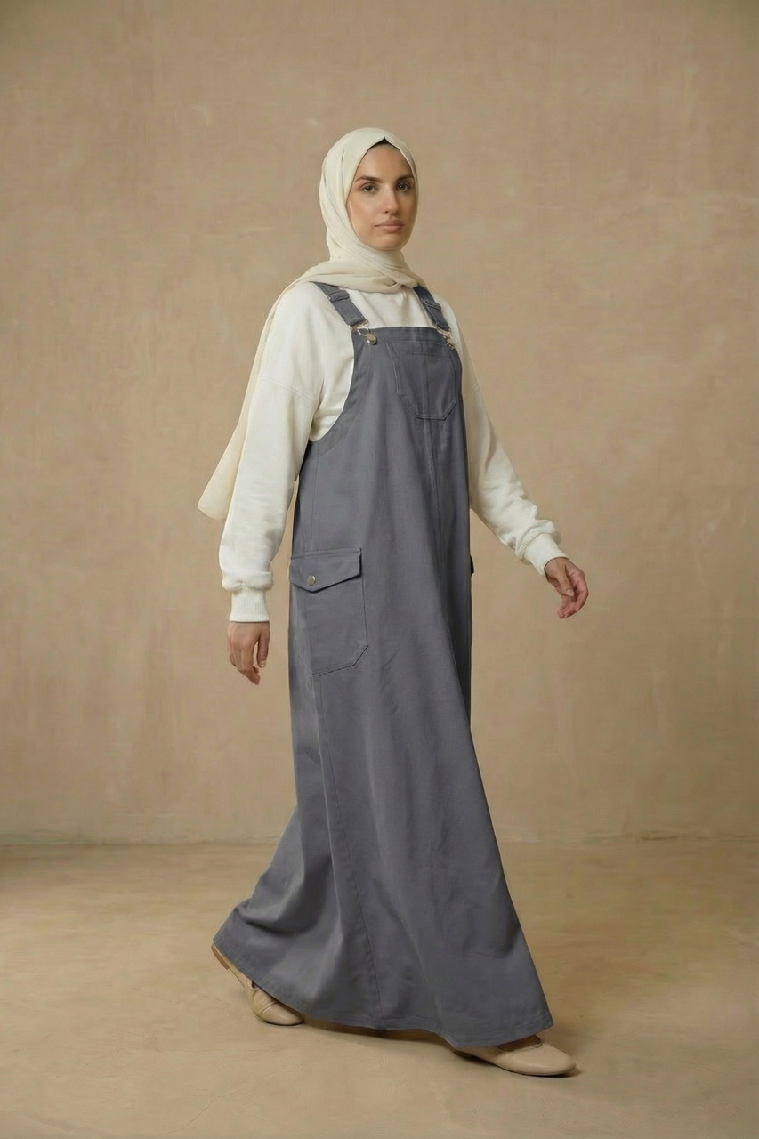 Latzkleid aus Gabardine mit quadratischem Ausschnitt, verstellbaren Trägern und Taschen – sportlich-lässiger Freizeitlook für vielseitige Kombinationen