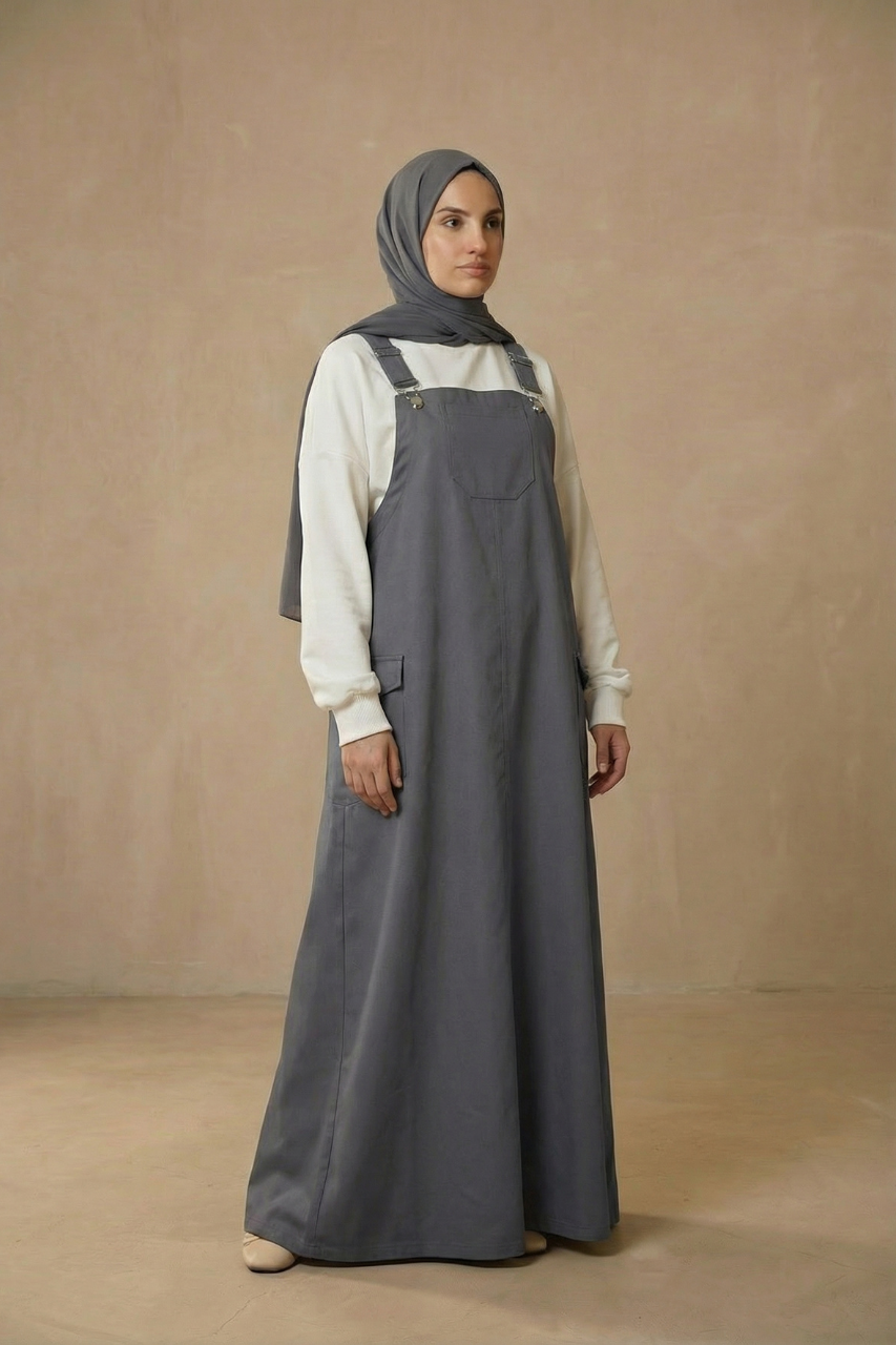 Latzkleid aus Gabardine mit quadratischem Ausschnitt, verstellbaren Trägern und Taschen – sportlich-lässiger Freizeitlook für vielseitige Kombinationen