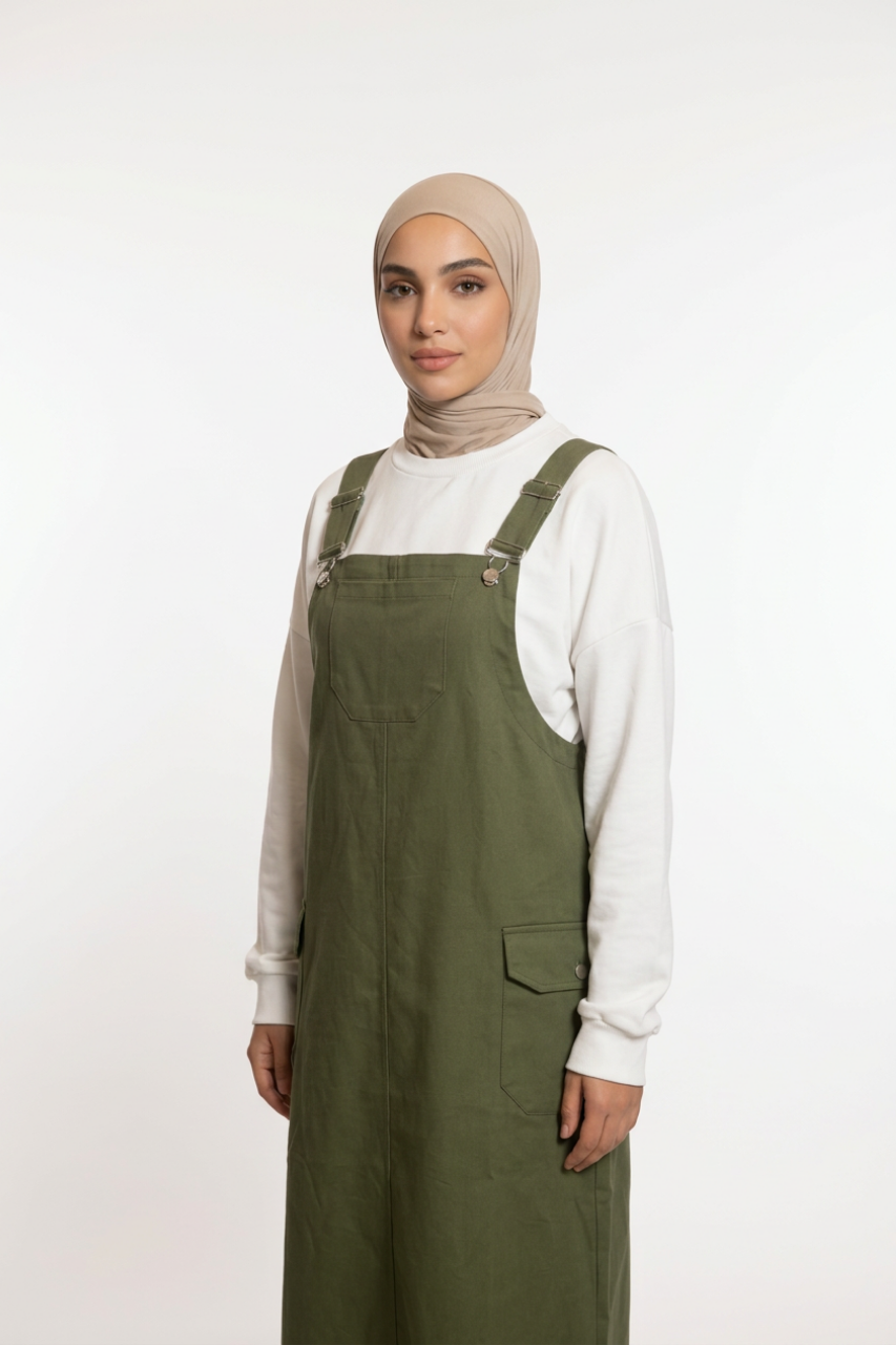 Latzkleid aus Gabardine mit quadratischem Ausschnitt, verstellbaren Trägern und Taschen – sportlich-lässiger Freizeitlook für vielseitige Kombinationen