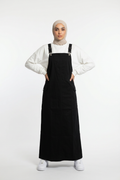 Latzkleid aus Gabardine mit quadratischem Ausschnitt, verstellbaren Trägern und Taschen – sportlich-lässiger Freizeitlook für vielseitige Kombinationen