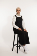 Latzkleid aus Gabardine mit quadratischem Ausschnitt, verstellbaren Trägern und Taschen – sportlich-lässiger Freizeitlook für vielseitige Kombinationen