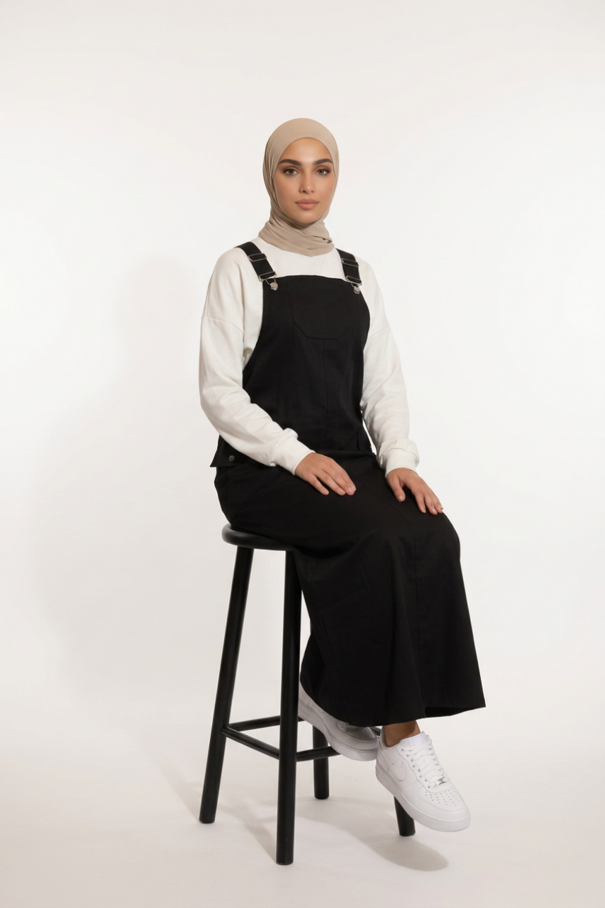 Latzkleid aus Gabardine mit quadratischem Ausschnitt, verstellbaren Trägern und Taschen – sportlich-lässiger Freizeitlook für vielseitige Kombinationen